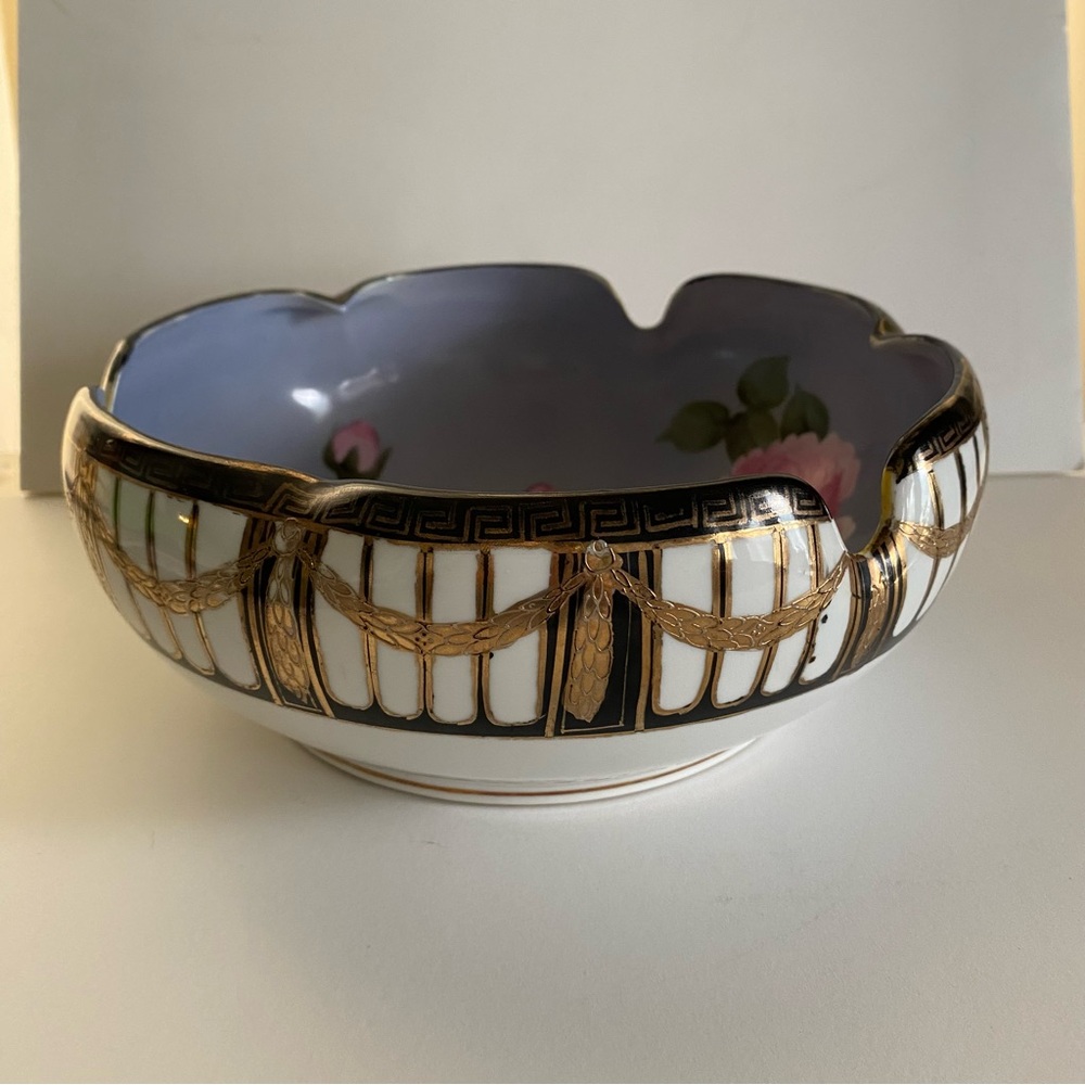 Elegant Decorative Bowl with Gold Accents. Nippon Collection